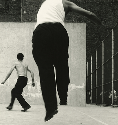 Игроки в гандбол. Хьюстон-стрит, Нью-Йорк. 1955