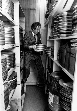 Пьер Була.
Франсуа Трюффо и его коллекция фильмов. 
май 1981. 
© Пьер Була / COSMOS